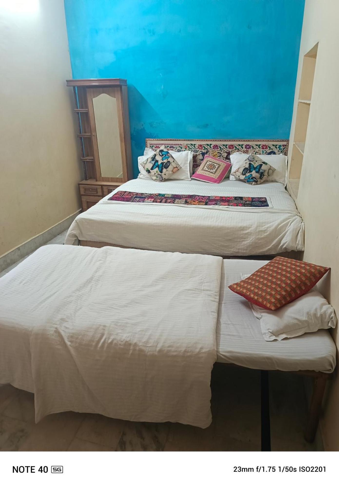 Neem Guest House جيلسامر الغرفة الصورة