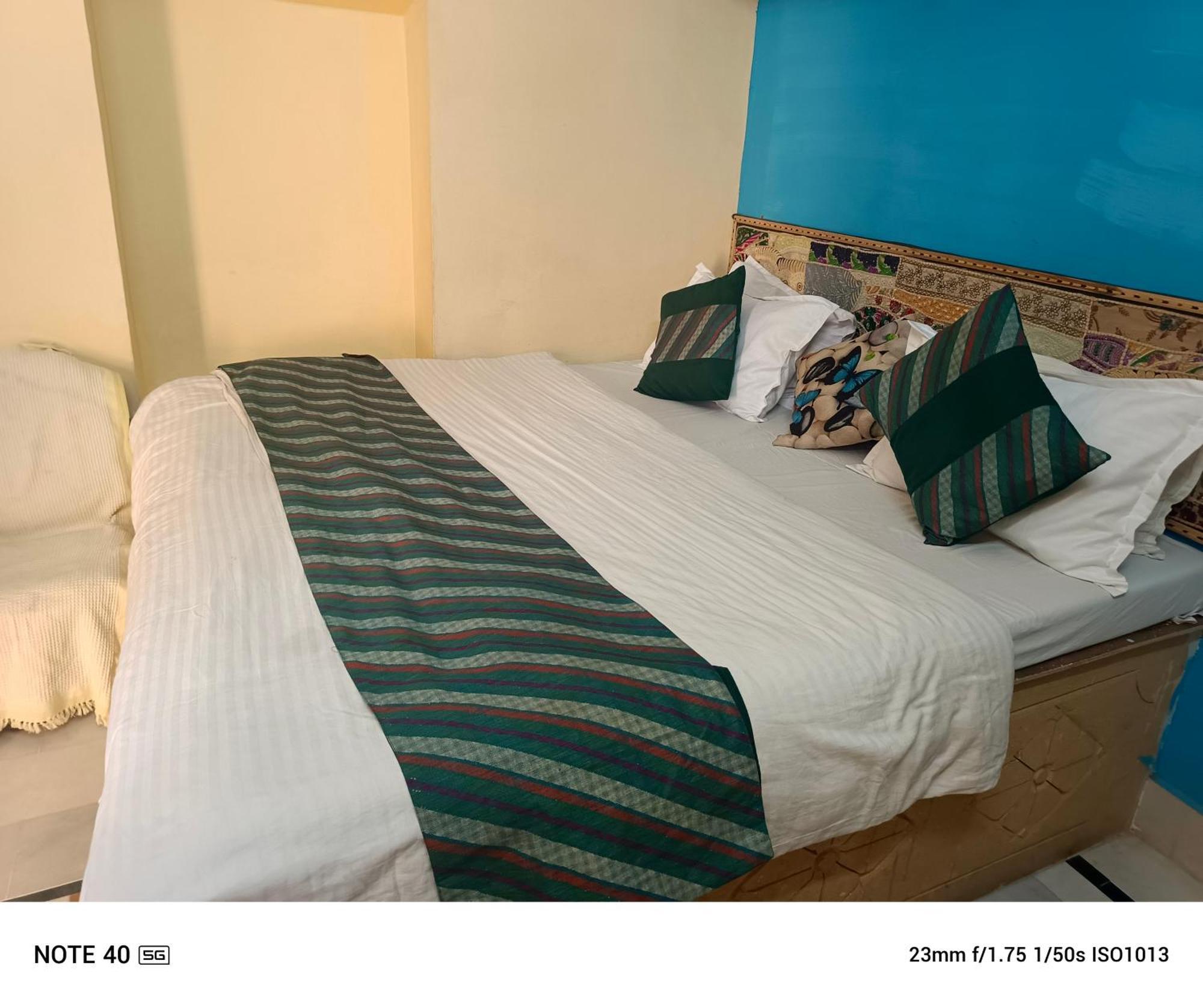 Neem Guest House جيلسامر الغرفة الصورة