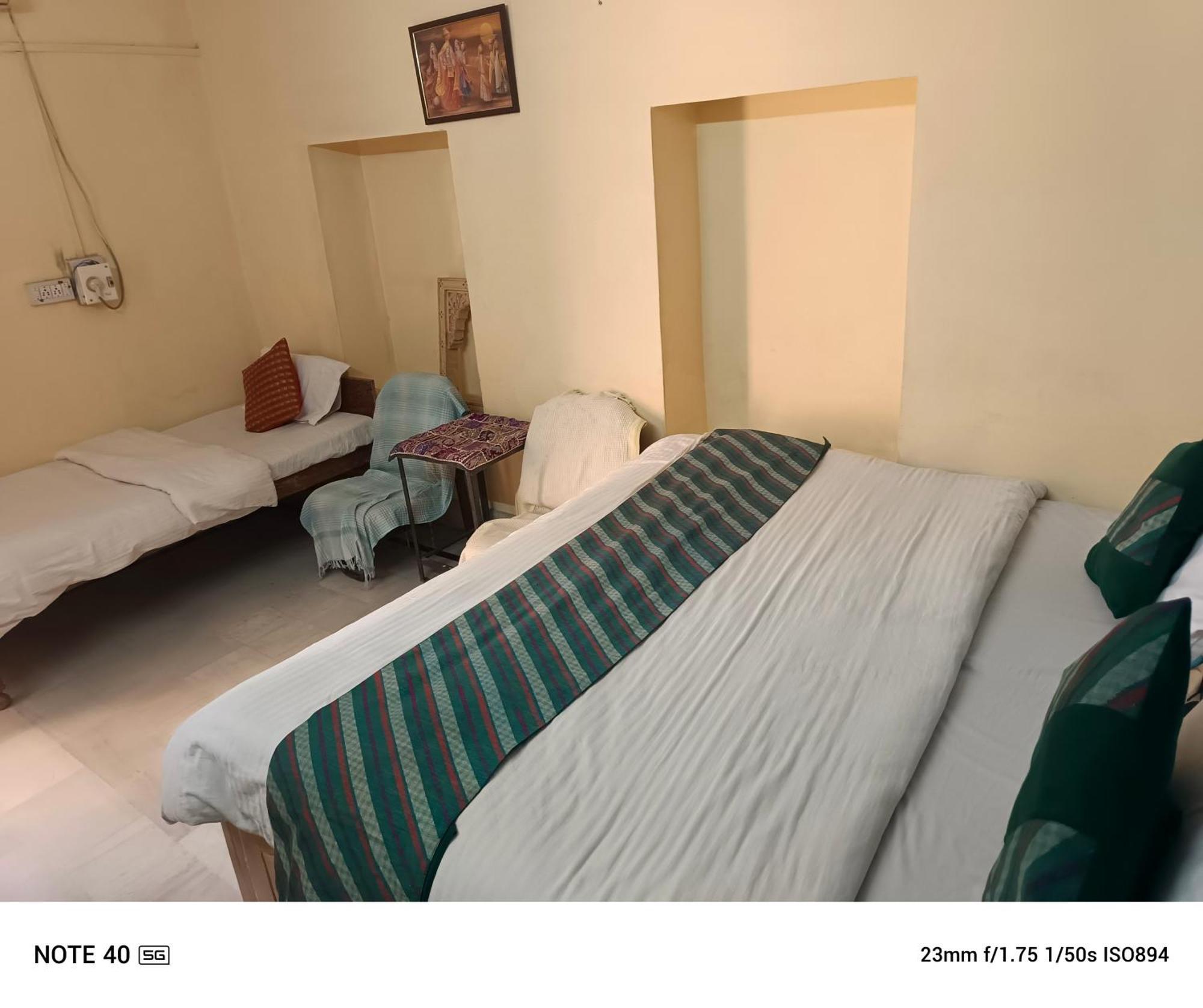Neem Guest House جيلسامر الغرفة الصورة